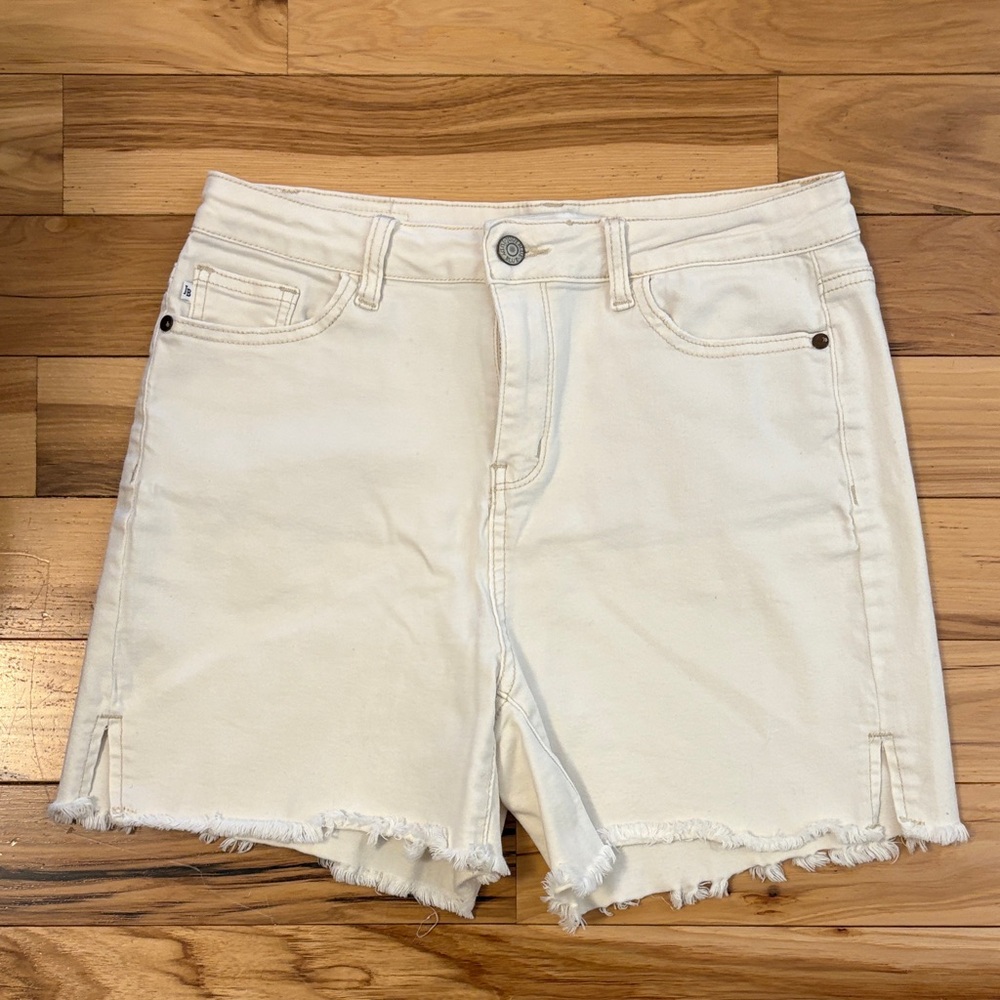 Judy Blue High Waist Cut Off Fringe Shorts in Ivory Denim (large)